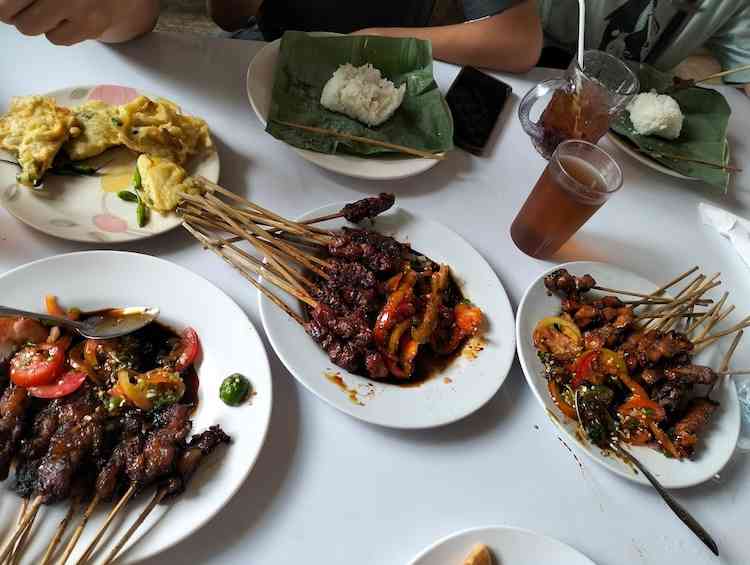 Sate Mirasa: Rahasia Rasa yang Menggigit Jiwa di Jantung Cilacap